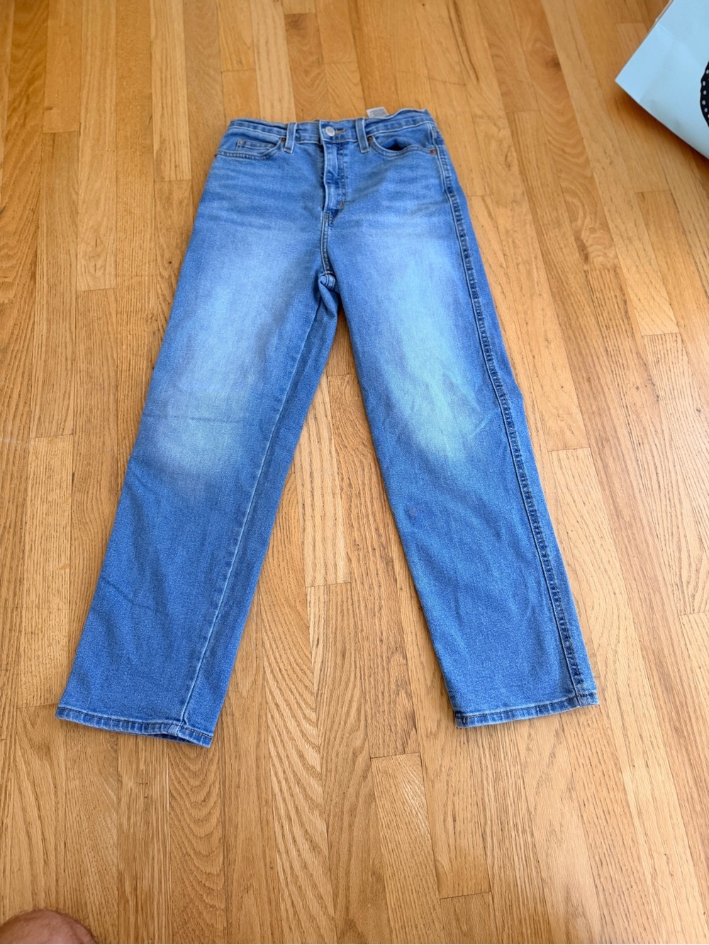 Ladies Size 2 "Levi's" Straight Jeans in Light Blue Wash GUC